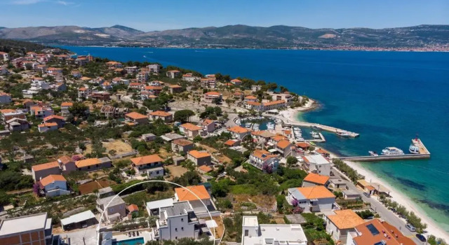 Вилла Villa Lady Maris with heated private pool, 5 en-suite bedrooms, 70m from beach