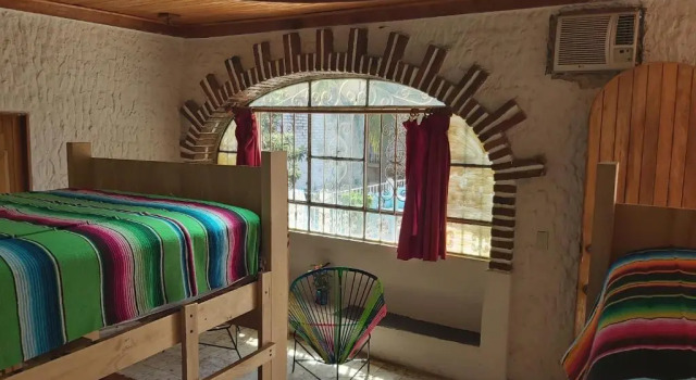 Кровать в общем номере El Sunset Hostel