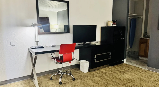 Четырёхместный номер Standard с балконом Alamo Inn & Suites