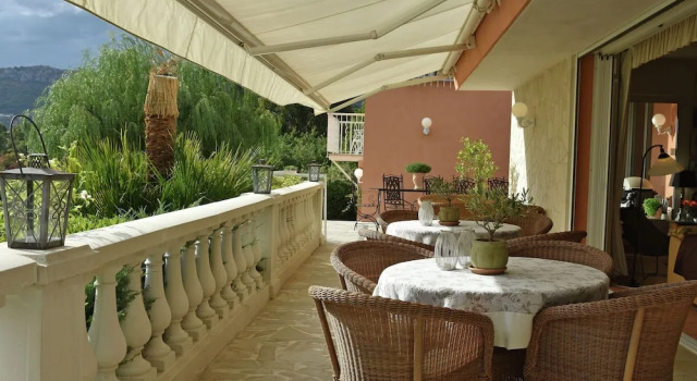 Stately Villa in La Gaude With Relaxation Area and Pool