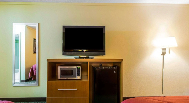 Четырёхместный номер Standard Econo Lodge Franklin South