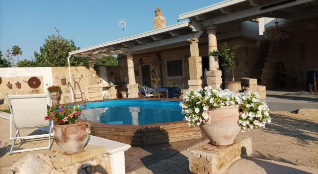 Полулюкс с видом на бассейн Masseria Le Dimore