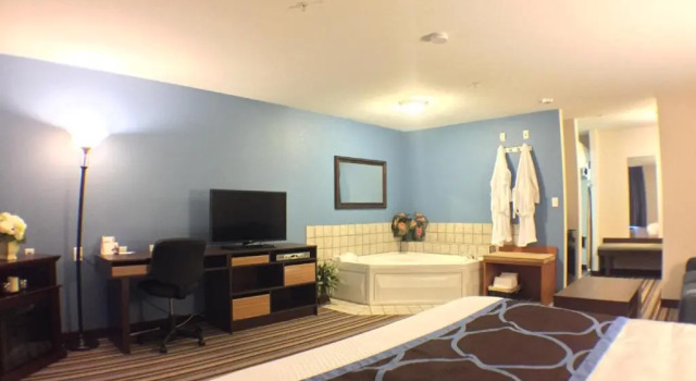Люкс Deluxe Super 8 by Wyndham Fort Frances