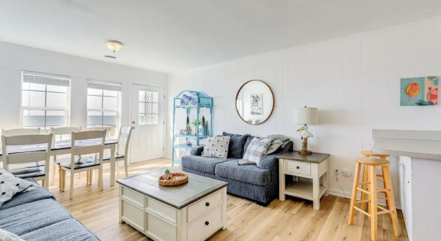Коттедж Beachfront Emerald Isle Vacation Rental with Deck!