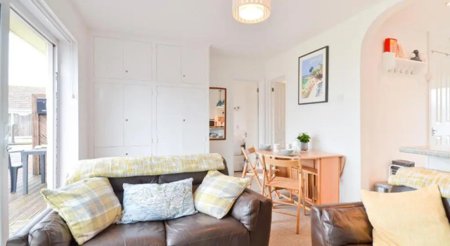 Коттедж The Hideaway, 65 Salterns Beach Bungalows, Seaview