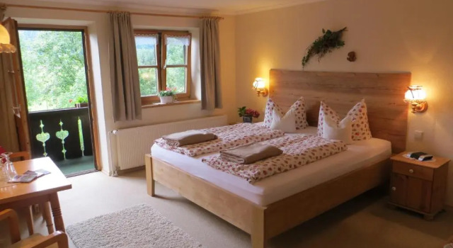 Номер Standard Pension Marianne