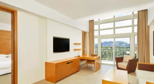 Люкс с видом на море Four Points by Sheraton Shenzhou Peninsula Resort