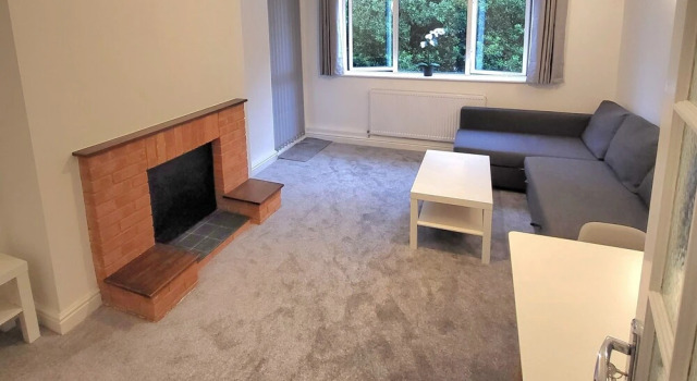 Impeccable 3-bed Apartment in London Fresh Decor!!, Varaa Huoneisto Asunnot kohteessa Merseyside, Huoneisto