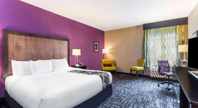 Четырёхместный номер Deluxe La Quinta Inn & Suites by Wyndham Monahans