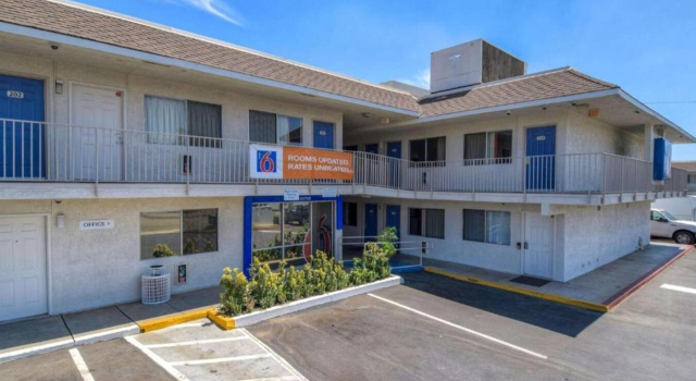 Motel 6 Riverside West - Jurupa Valley, Rezervați Motel Riverside California