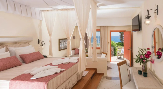 Семейное бунгало Superior с видом на море Kalypso Cretan Village Resort & Spa