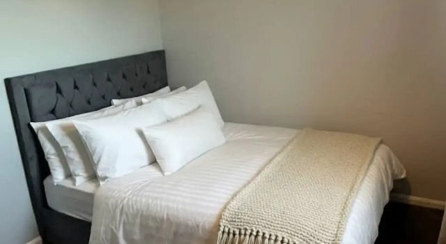 Home in Milton Keynes, Забронировать Отель Отели Бакингемшир с парковкой, Парковка