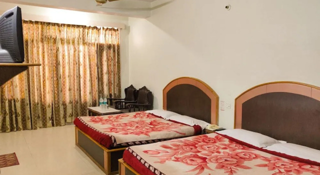 Hotel Amit - 5 Mins Drive to Airport, Забронировать Отель Отели штата Химачал-Прадеш с завтраком, Завтраки