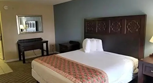 Четырёхместный номер Standard Hospitality Inn - Jacksonville