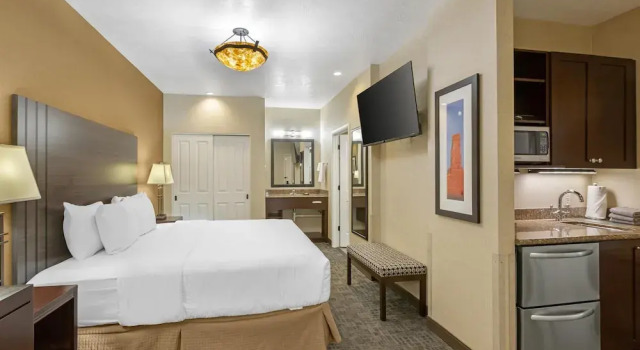Люкс с балконом и с красивым видом из окна Best Western Plus Canyonlands Inn