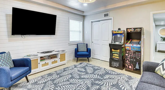Апартаменты Apt 3 Mi to Beach & Daytona Boardwalk Amusements!