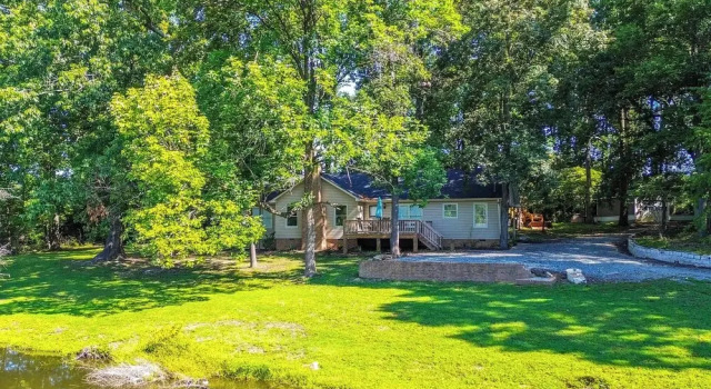 Коттедж Stunning Greensboro Home w/ Deck & Pond View!