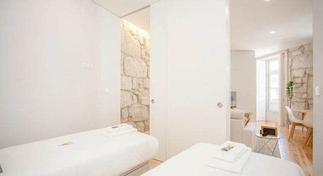 Liiiving - Aliados Stone Apartment, Забронировать Апартаменты/квартира Cedofeita / Santo Ildefonso / Se / Miragaia / Sao Nicolau e Vitoria Порту, рядом с Lapa Metro Station