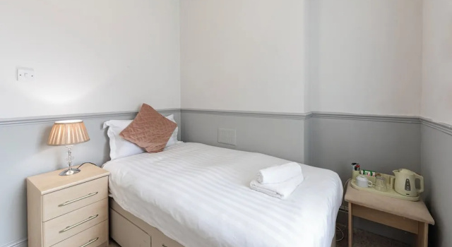Номер Standard The Manor Hotel