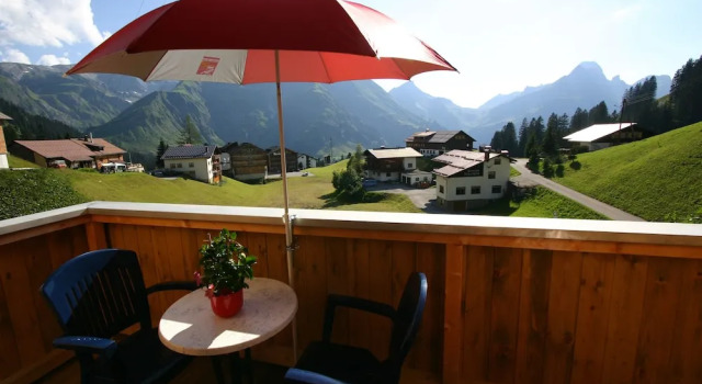 Апартаменты с 3 комнатами с видом на горы Haus Rothorn