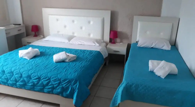 Трёхместный номер Standard с балконом Australia Hotel