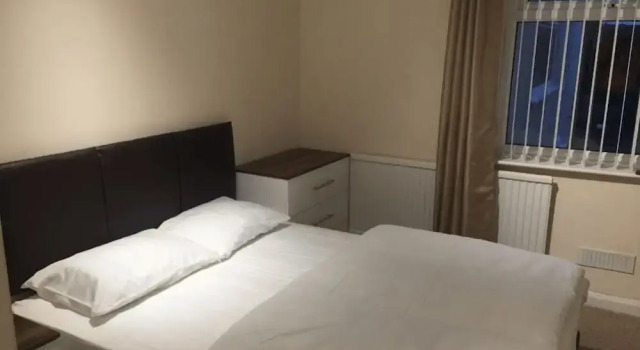 Room in Guest Room - Cheerful big Size Room in Leicester, Забронировать Гостевой дом Отели Лестера с парковкой, Парковка