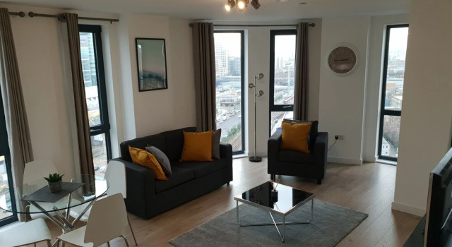 Canary Wharf - Thames View