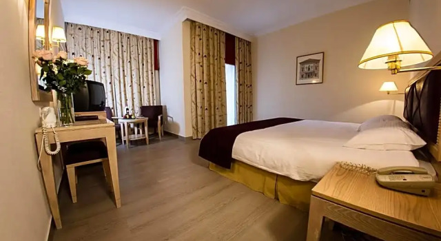 Трёхместный номер Standard Curium Palace Hotel