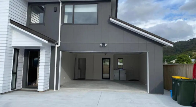 Newly Built House, Rezerwuj Hotel Hotele w Auckland Region z parkingiem, Parking