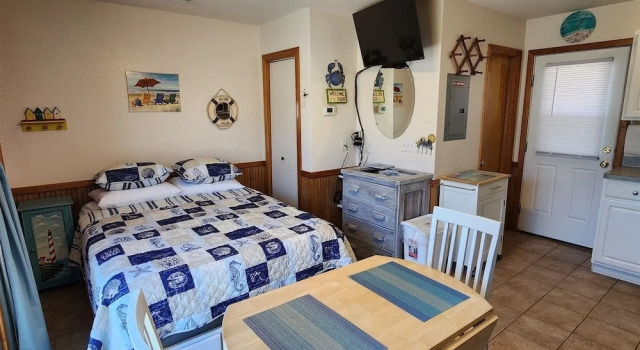 Студия 9 Nautical Nine Studio Bedroom Condo by RedAwning