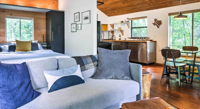 2 Mi to Dtwn: Pet-friendly Austin Studio w/ Yard, Book Hotel Hoteller i Austin med parkering, nær Downs Park, Parkering