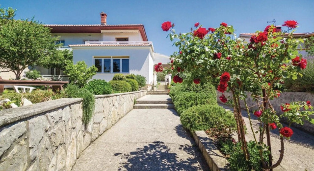 Beautiful Home in Kampor With Wifi and 2 Bedrooms, Prenota Hotel Hotel a Isole Quarnerine con parcheggio, Parcheggio