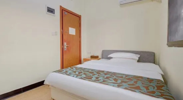 Кровать в общем номере BnB at Home Hostel