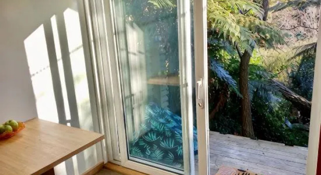The Gully Hideaway apartment, Забронировать Апартаменты/квартира Апартаменты Гамильтон, рядом с Hamilton High Court and District Court, Апартаменты/квартира