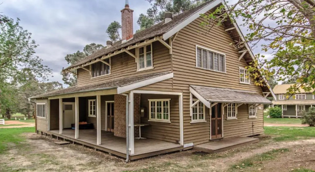 Коттедж с красивым видом из окна Fairbridge Village