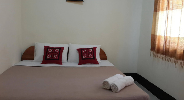 A Tee Guesthouse, Забронировать Отель Луангпхабанг Лаос, рядом с Wat Phol Phao