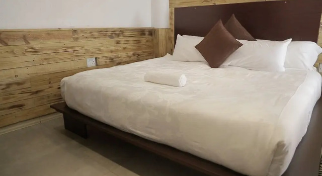 Commonlens Inn Hotel.
