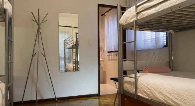 Четырёхместный номер Standard с балконом Hostel Carvalho