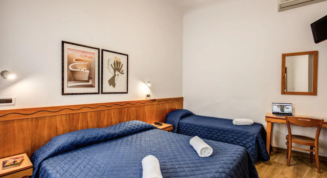 Трёхместный номер Hotel Nuova Italia