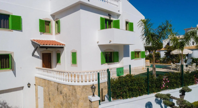Four Seasons Vilamoura, Забронировать Апарт-отель Отели Виламора с бассейном, рядом с Vilamouratenis Center, Бассейн
