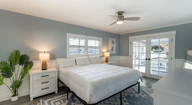 High Tide Hideaway, Забронировать Дом для отпуска Отели Fort Myers Area с парковкой, Парковка