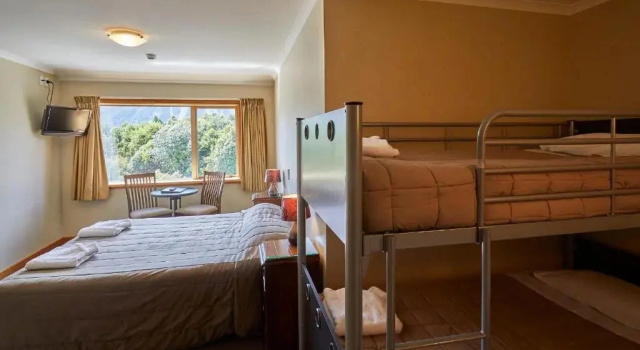 Номер Family с видом на горы Aoraki Mount Cook Alpine Lodge
