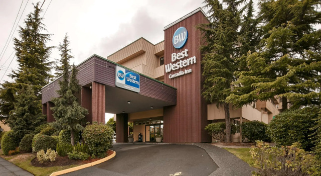 Кровать в общем номере Best Western Cascadia Inn