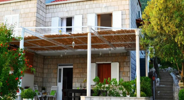 Вилла с 5 комнатами с видом на море Apartments Lina