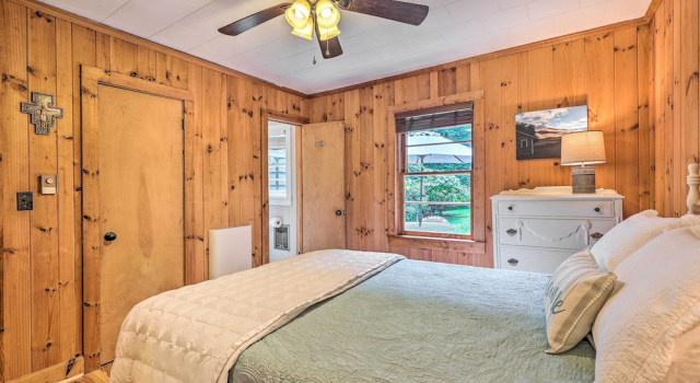 Near Hiking: Roaring Gap Retreat w/ Fire Pit!, Buchen Sie Ferienhaus Roaring Gap North Carolina