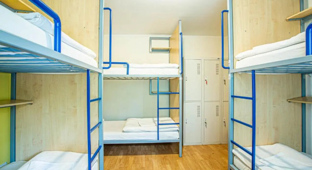 Кровать в общем номере Хостел Garis Kiev