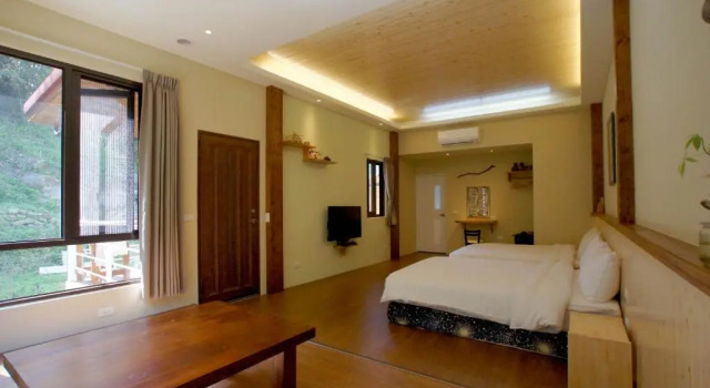 Четырёхместный номер Standard с балконом Heaven Bird B&B