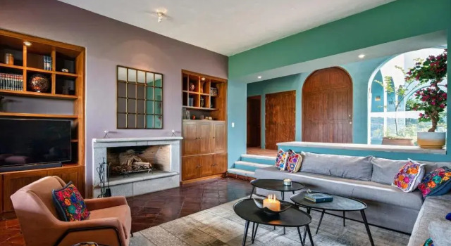 HOLT Balcones Guesthouse - King Bed Room, Забронировать Отель Отели Сан-Мигель-де-Альенде с парковкой, рядом с Las Monjas Temple, Парковка