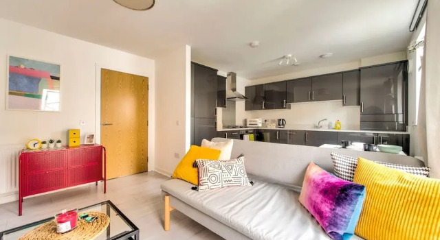 Bright 2BR Home Near Royal Mile, Забронировать Отель Отели Эдинбурга 3 звезды, рядом с Church of St Andrew &amp; St George, 3*