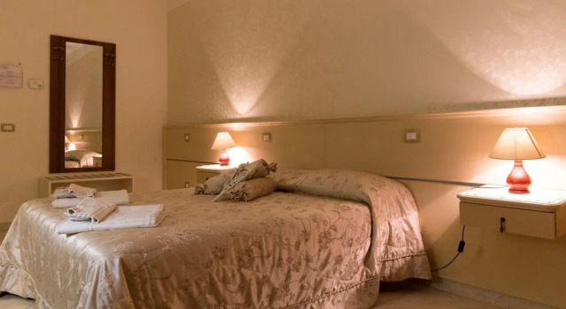 Двухместный номер Standard с балконом Elia Hotel
